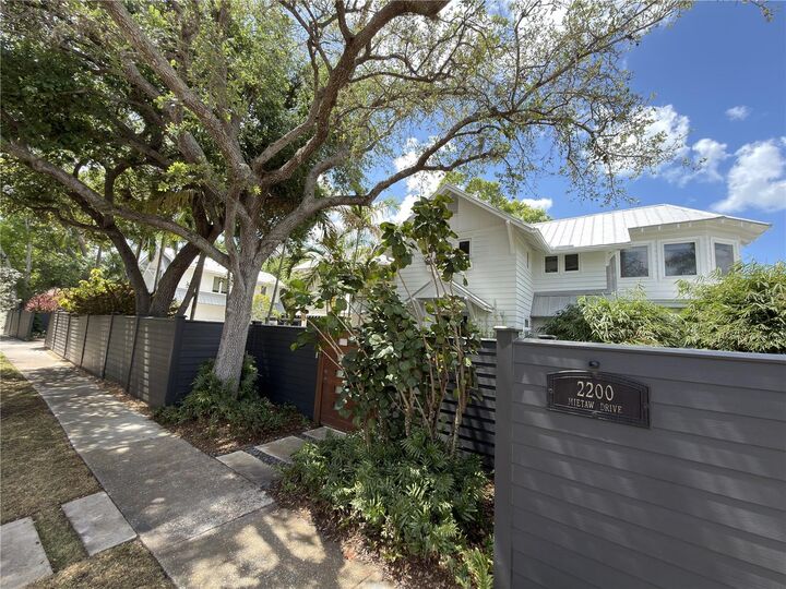 Property Photo:  2200 Mietaw Drive  FL 34239 