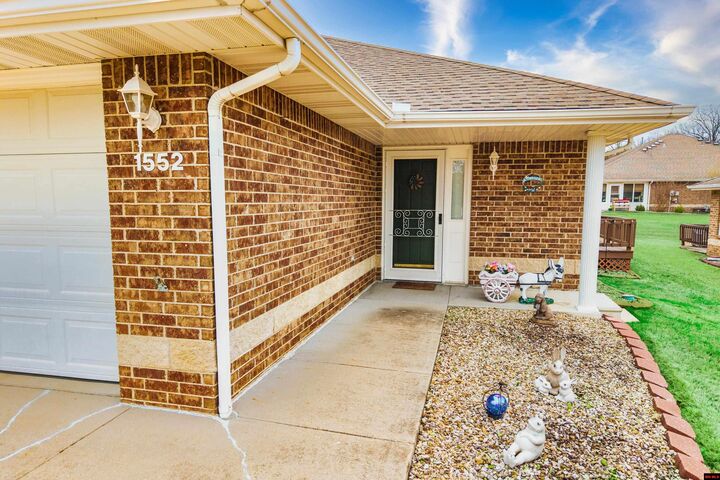 Property Photo: 1552 Meadowhill Drive AR 72653