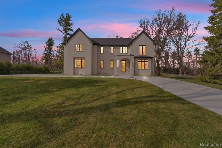 Property Photo:  4546 Niagara Lane  MI 48301 1461 