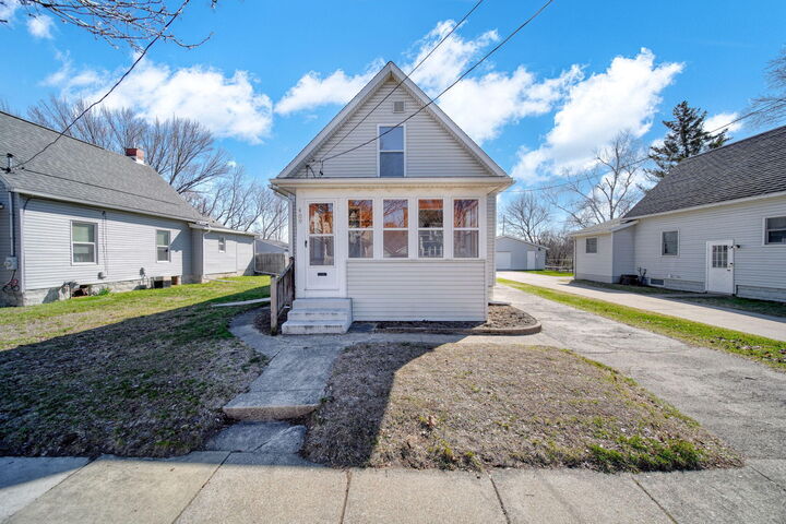 Property Photo:  409 Bates Street  MI 49202 