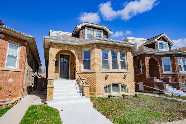 Property Photo:  6018 W School Street  IL 60634 