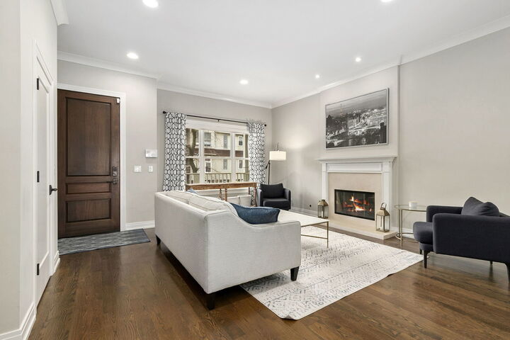Property Photo:  1648 W Fletcher Street  IL 60657 