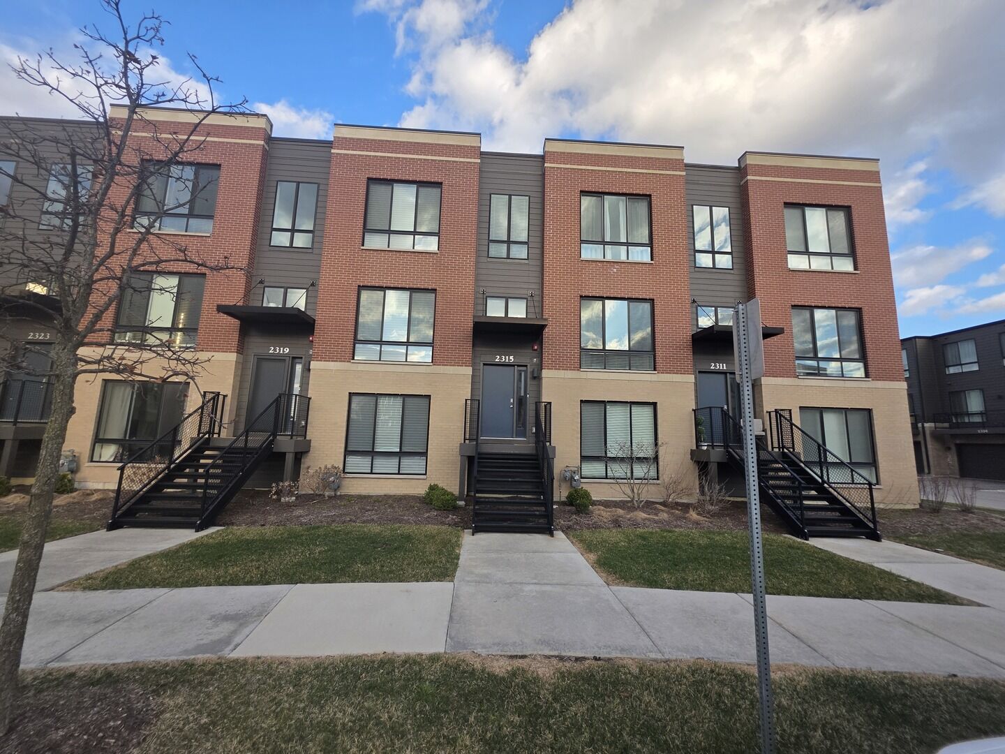 Property Photo: 2315 Prestige Place 2315 IL 60173