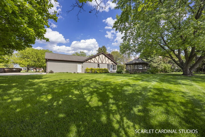 Property Photo:  5S440 Beau Bien Boulevard  IL 60540 