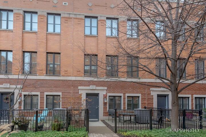 Property Photo:  1117 W Monroe Street 15  IL 60607 