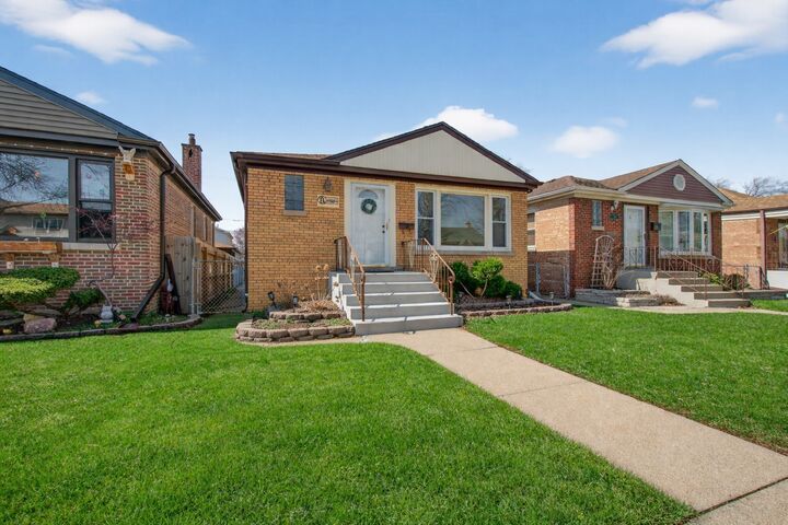 Property Photo:  10552 S Troy Street  IL 60655 