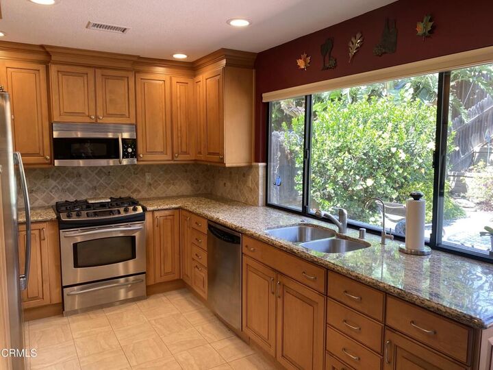 Property Photo:  6219 Loma Vista Road  CA 93003 
