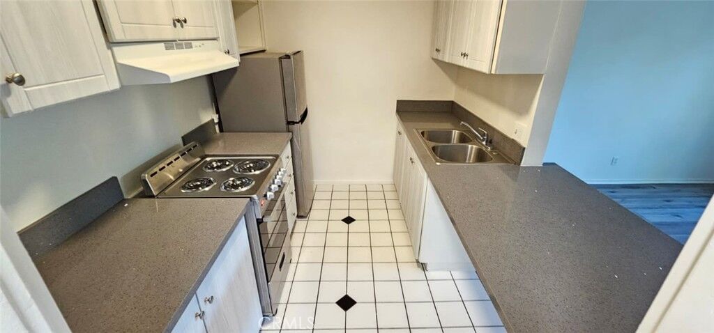 Property Photo: 206 N Park View Street 103 CA 90026