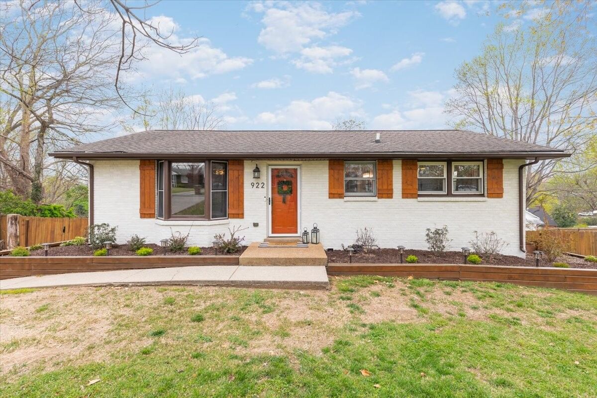 Property Photo:  922 Potter Ln  TN 37206 