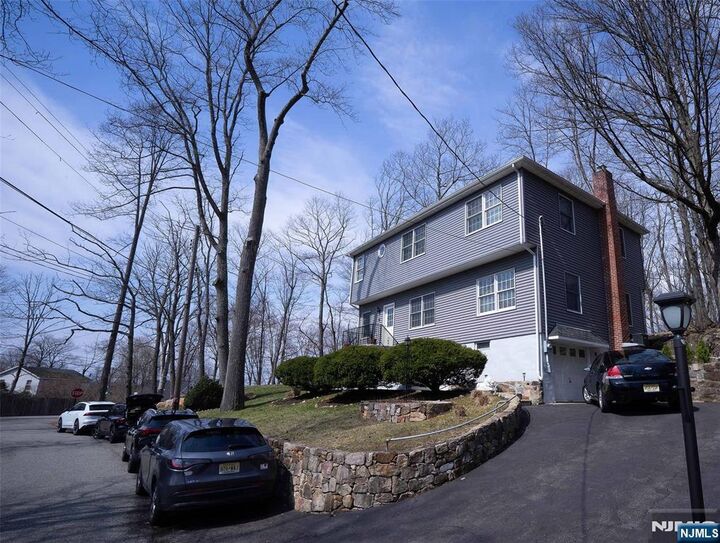 Property Photo:  2 Lilac Road  NJ 07849 
