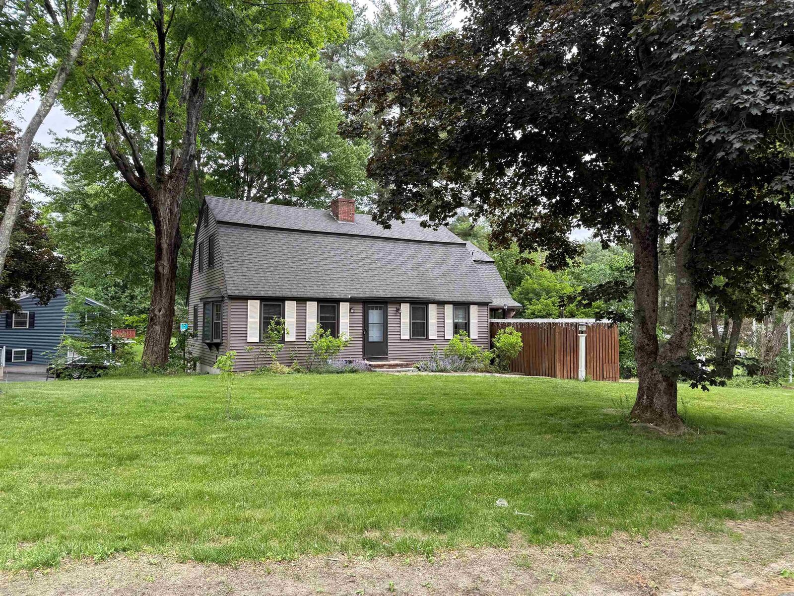 Property Photo: 10 Martha Drive NH 03038