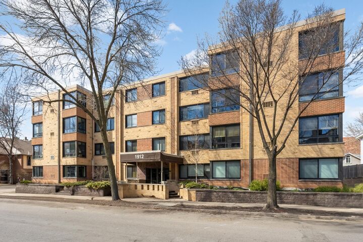Property Photo:  1912 Dupont Avenue S 405  MN 55403 