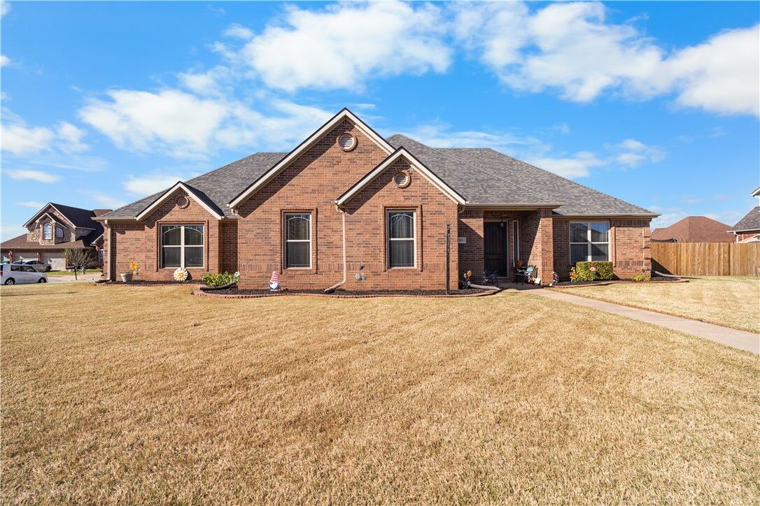 Property Photo: 305 W Camelot Drive AR 72756