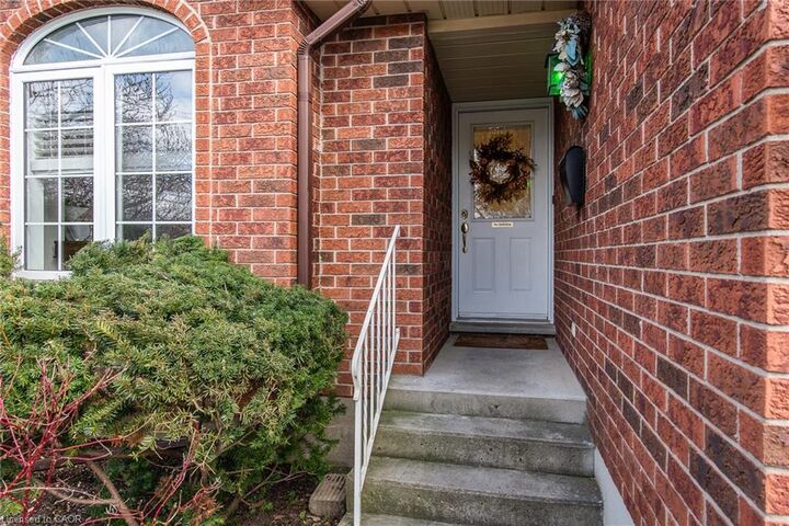 Property Photo: 161 Fifth Avenue ON N2C 1P6