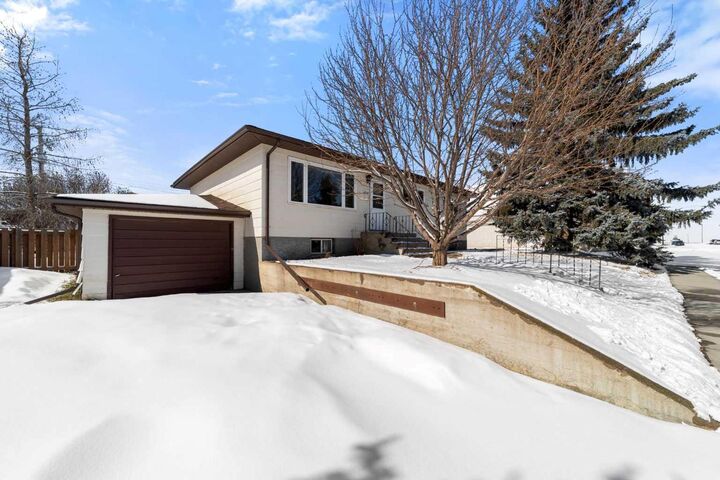 Property Photo: 4926 49 Street AB T0B 2L0