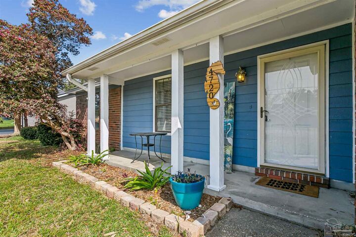 Property Photo: 4720 Kitty Hawk Cir FL 32563