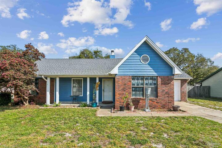 Property Photo:  4720 Kitty Hawk Cir  FL 32563 