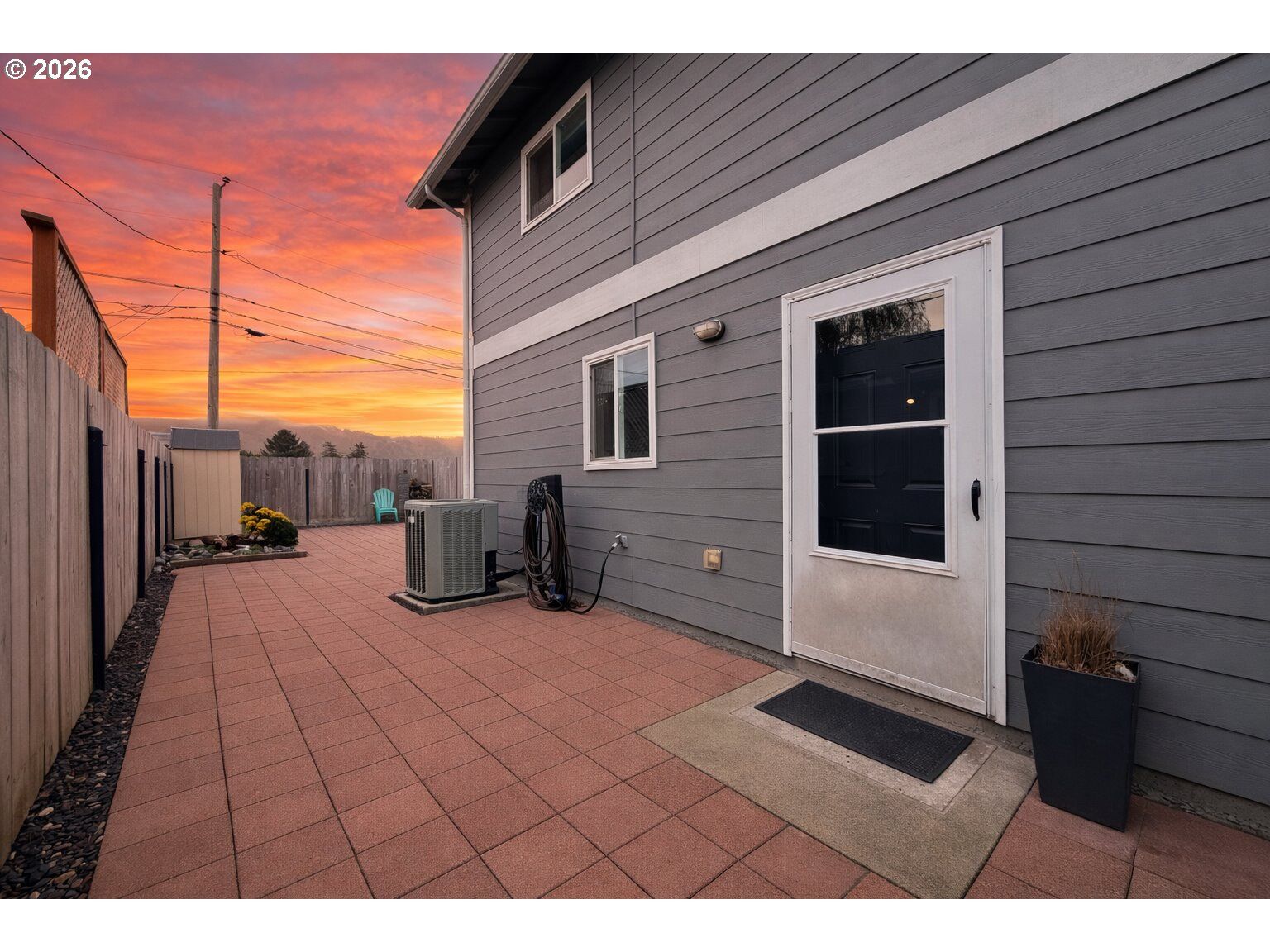 Property Photo:  325 Matot St B  OR 97415 