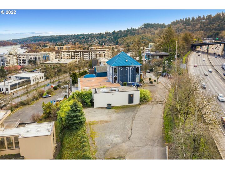 Property Photo:  4530 S Kelly Ave  OR 97239 