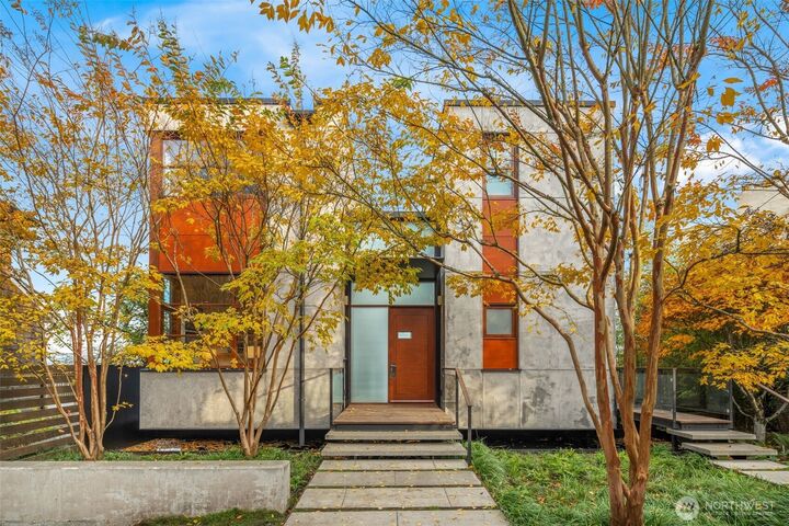 Property Photo: 1527 E Howe Street WA 98112