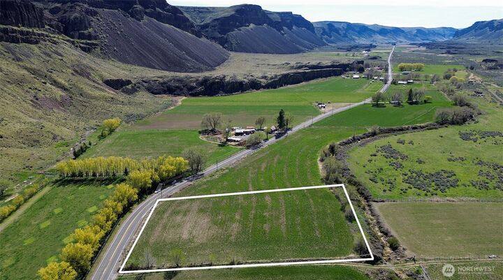 Property Photo: 0 Nna Palisades Rd WA 98845