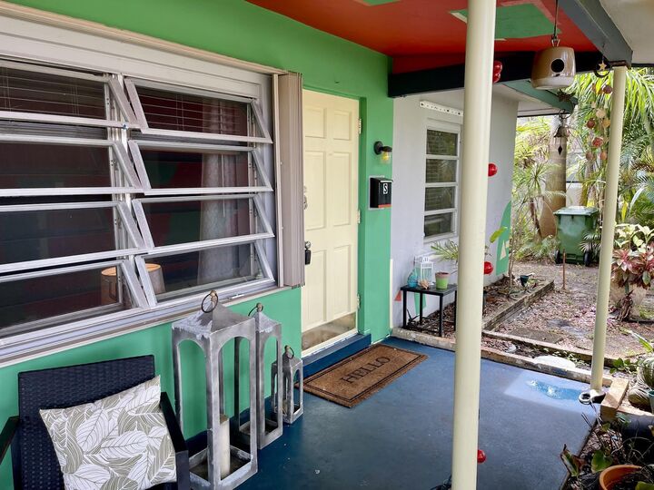 Property Photo:  2204 NW 3rd Avenue 2  FL 33311 