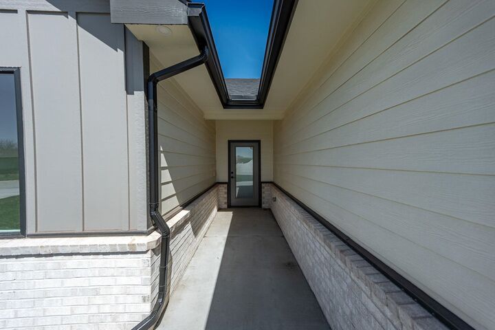 Property Photo:  514 E Elmwood St  KS 67147-1124 