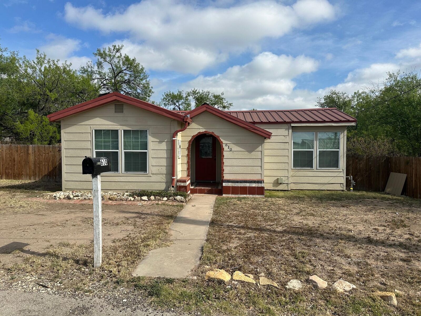 Property Photo: 610 Tarver Street TX 76903
