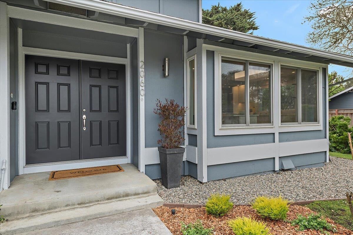 Property Photo:  2060 Avignon Place  CA 94019 