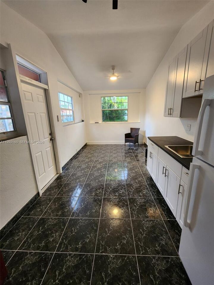 Property Photo: 1916 Coolidge St 1 FL 33020