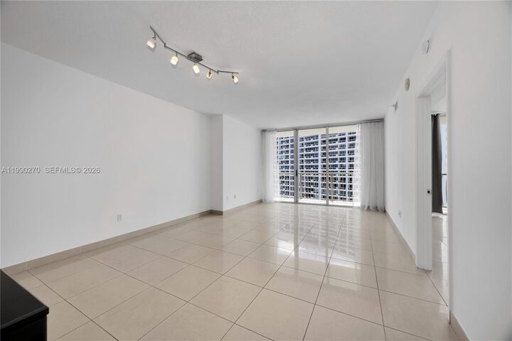 Property Photo: 1750 N Bayshore Dr 2804 FL 33132