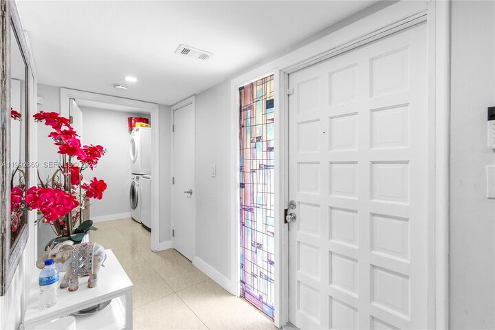 Property Photo: 8920 Palm Tree Ln 8920 FL 33024