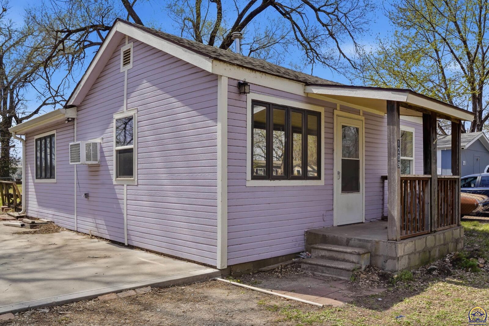 Property Photo:  1209 NW Laurent St  KS 66608 