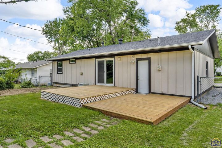 Property Photo: 3620 SE Pennsylvania Ave KS 66605