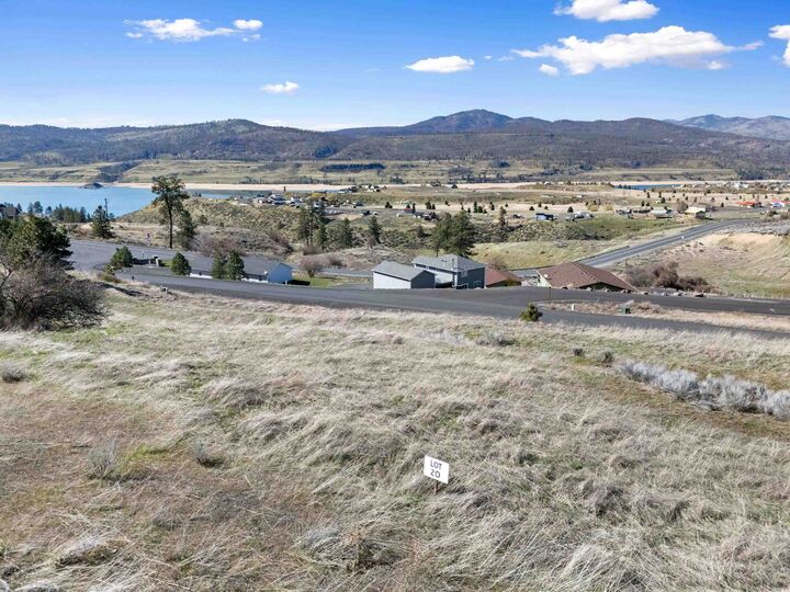 Property Photo: 41140 Lakeview Heights Dr. N. WA 99122