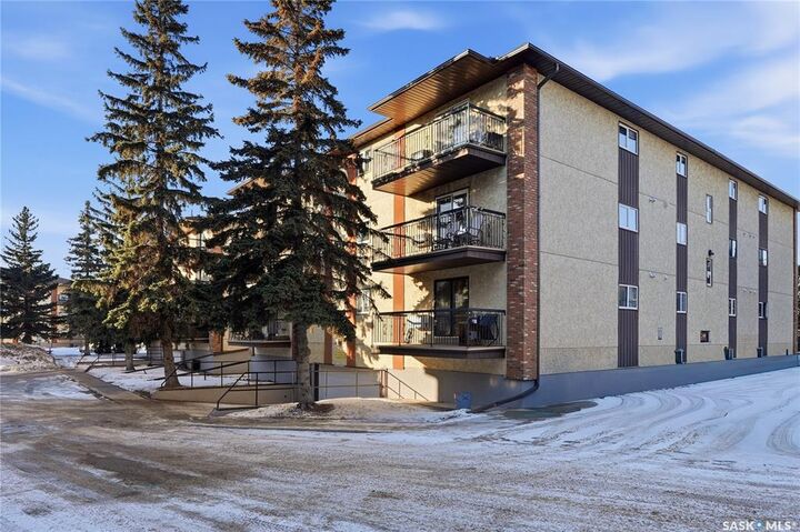 Property Photo:  3130 Louise Street 206  SK S7J 3L8 