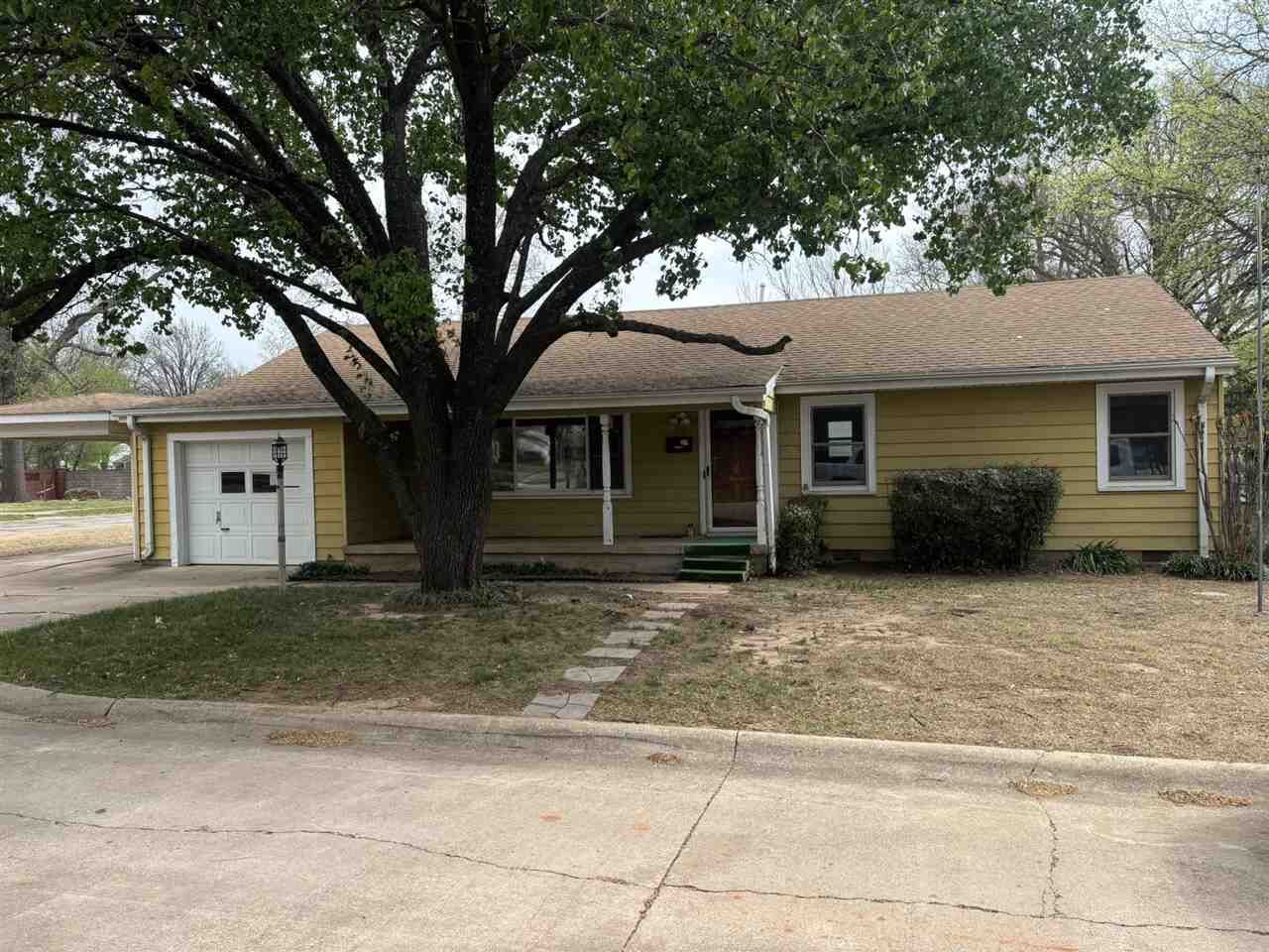 Property Photo:  901 S Stanley  OK 74074 