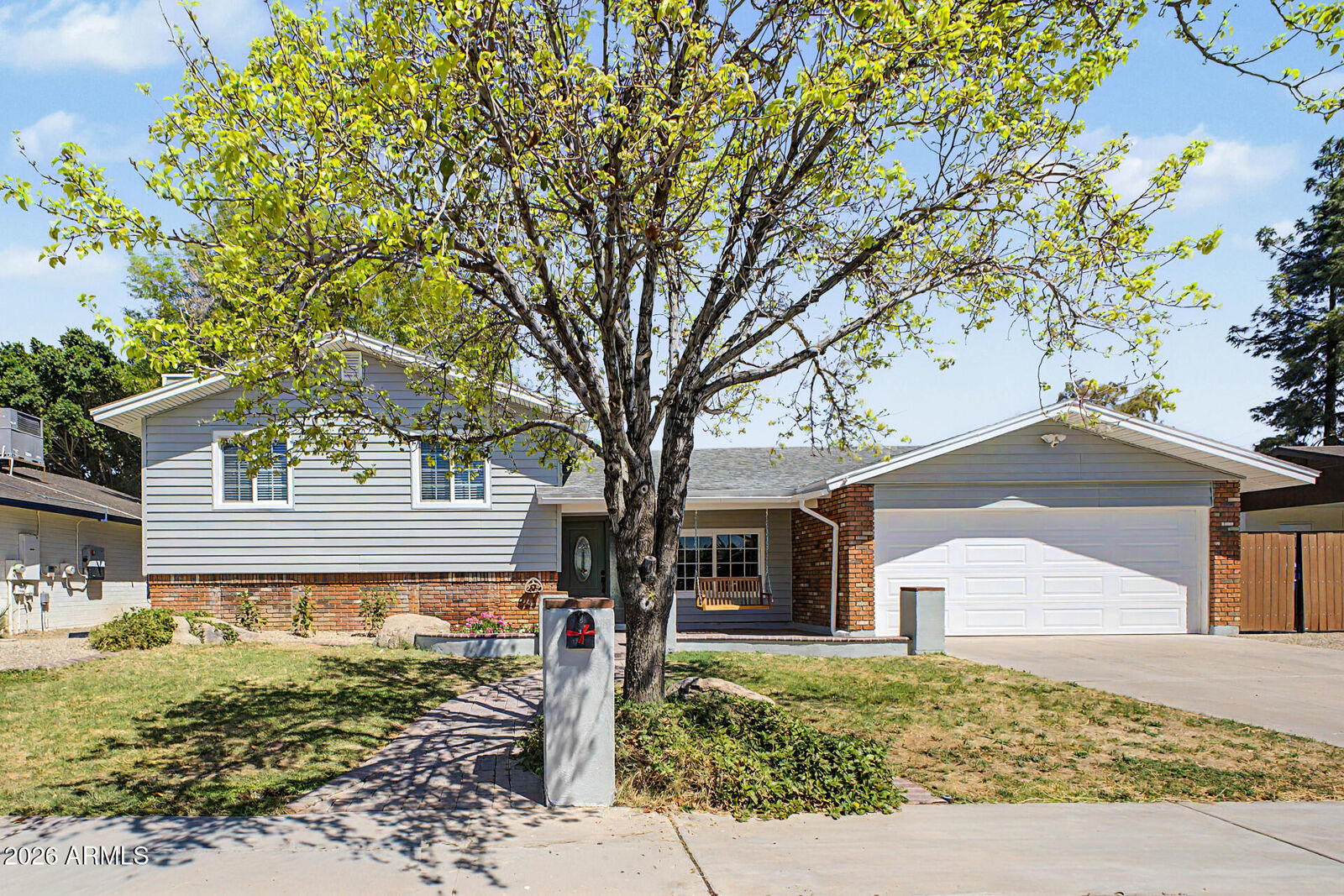 Property Photo:  1324 E Hale Street  AZ 85203 