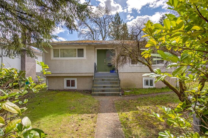 1760 Jensen Avenue — photo 1