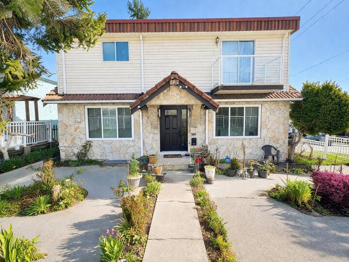 Property Photo: 1728 Seventh Avenue BC V3M 2K8