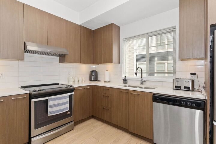 Photo de la propriété:  32633 Simon Avenue 89  BC V2T 0G9 