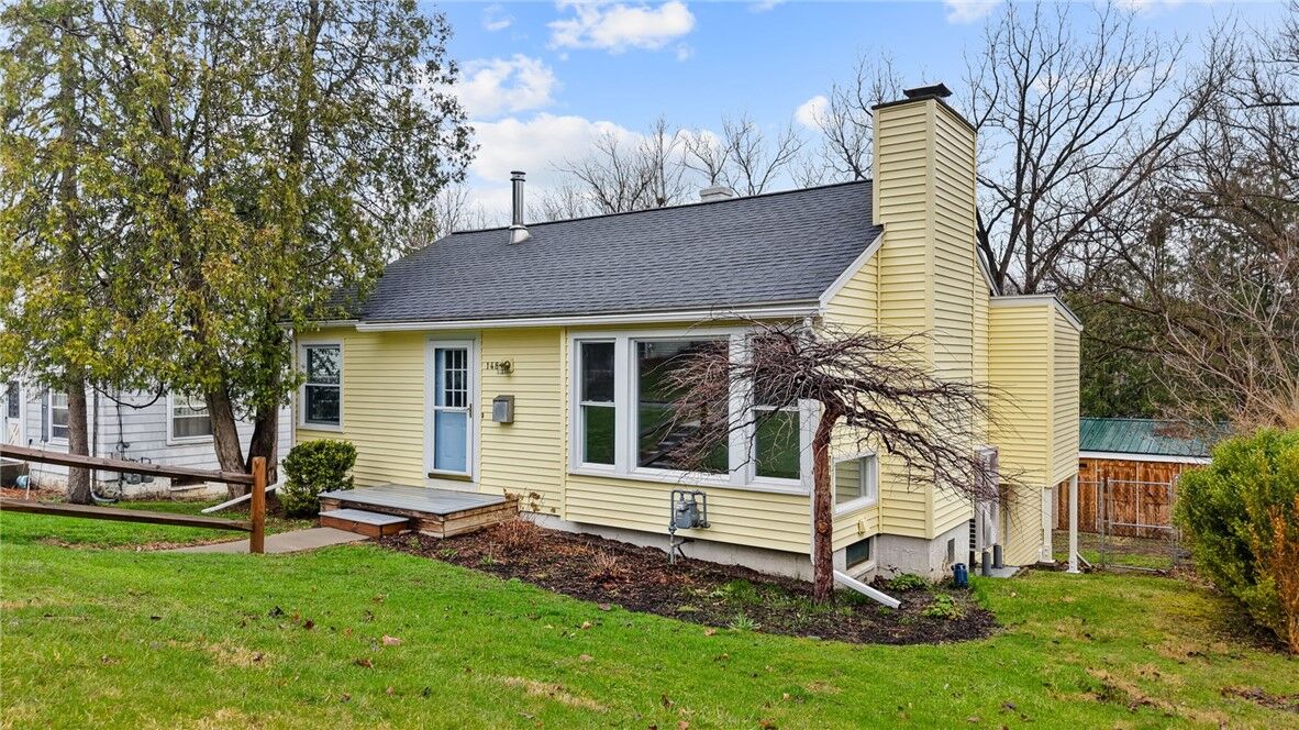 Property Photo:  148 Crescent Place  NY 14850 