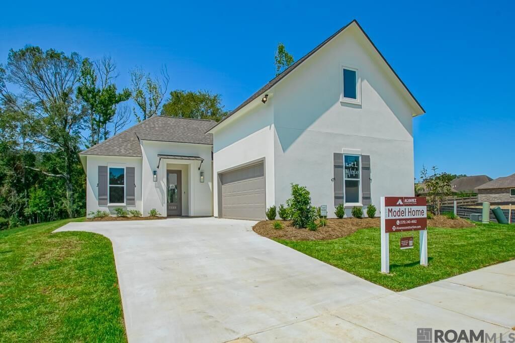 Property Photo: 7048 Garden Hill Dr LA 70817