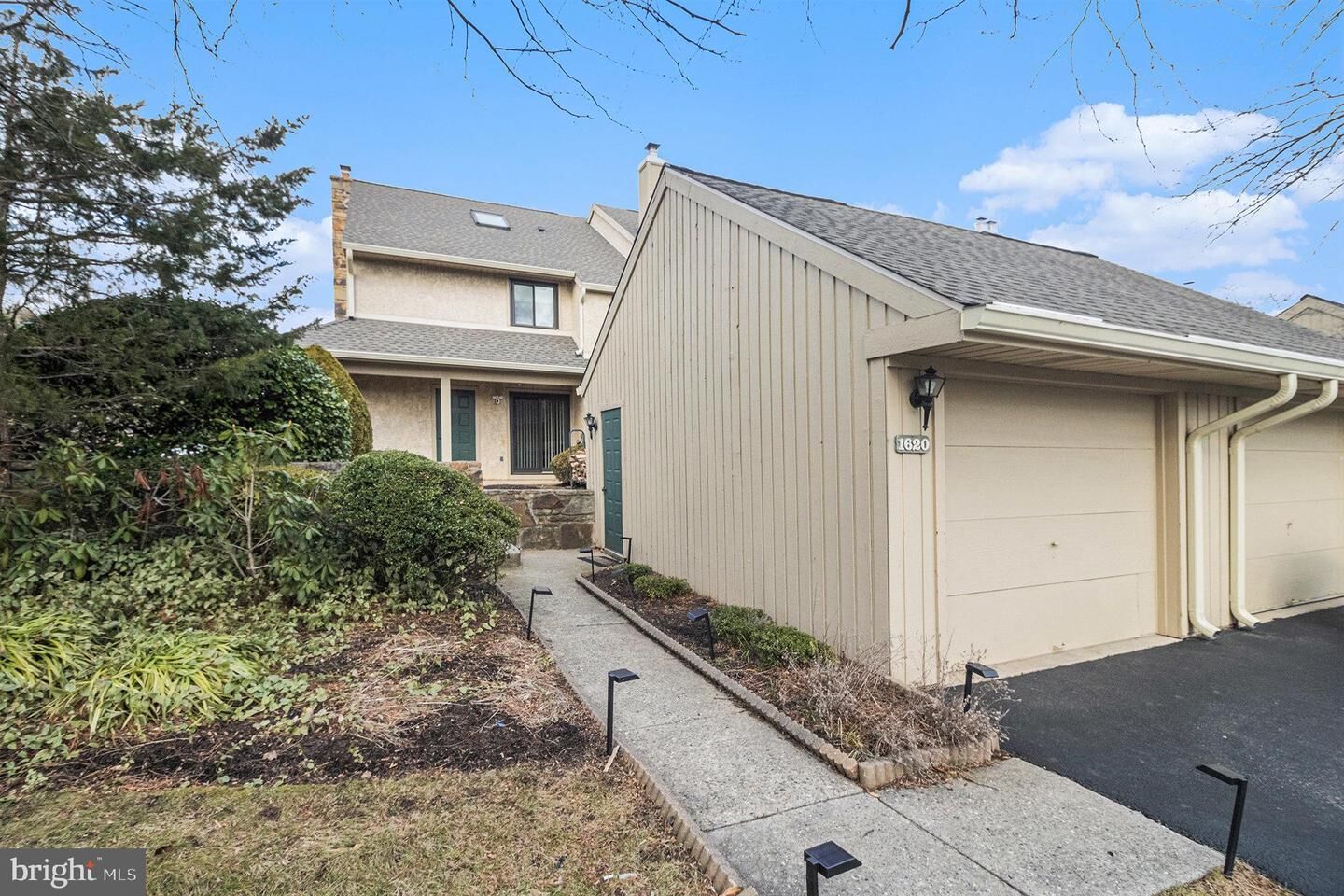 Property Photo: 1620 Devon Court PA 19067