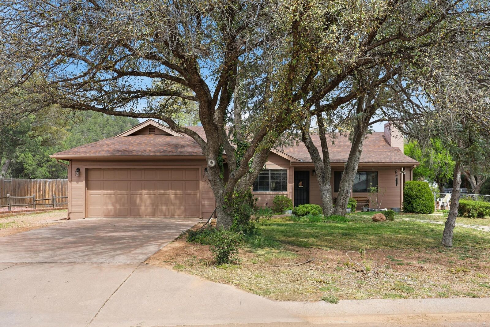 Property Photo: 1900 W Fairway Lane AZ 85541