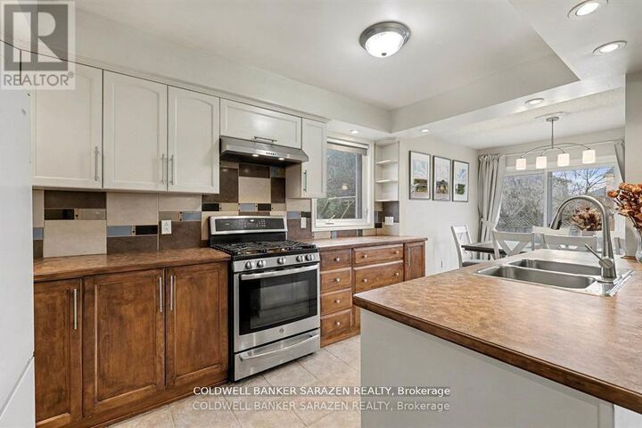 Property Photo: 868 Duberry Street ON K2A 3T3