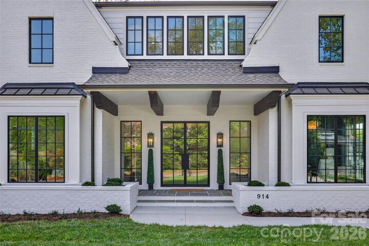 Property Photo:  914 Edinburgh Lane  NC 28209 