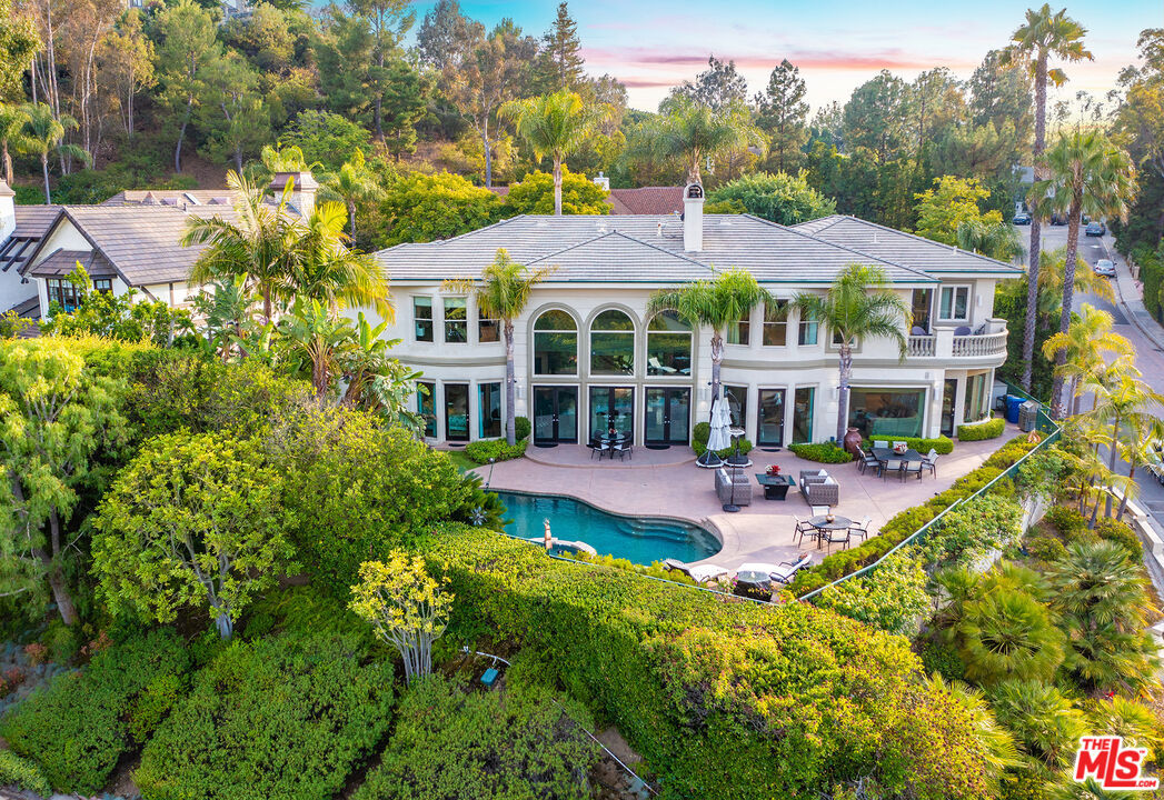 Property Photo:  12145 Summit Ct  CA 90210 