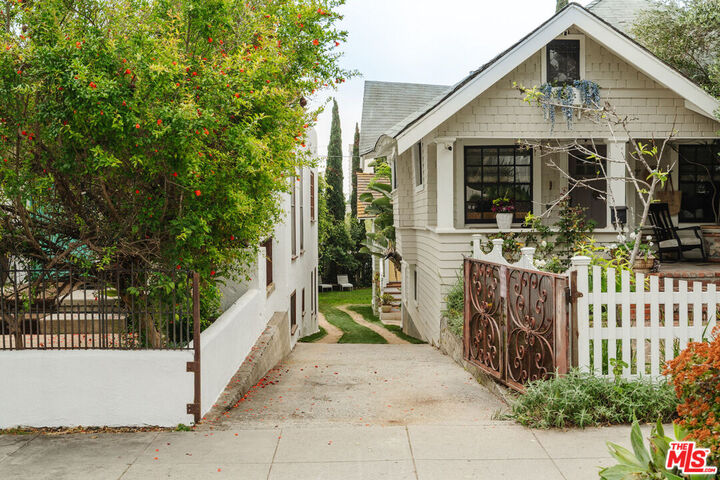 Property Photo:  2116 3rd St  CA 90405 