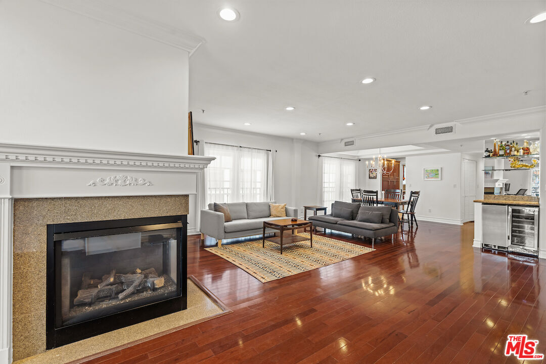 Property Photo:  11826 Dorothy St  CA 90049 